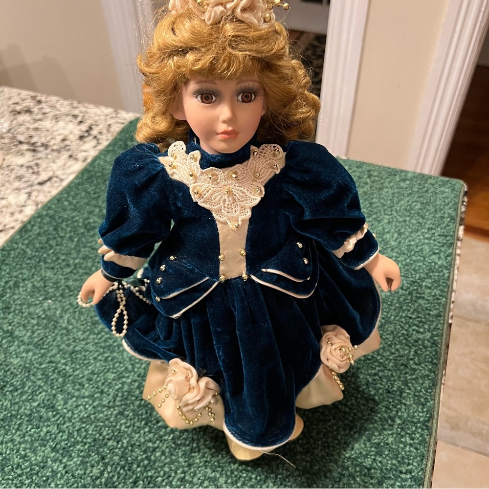 Porcelain doll - Picture 4 of 5